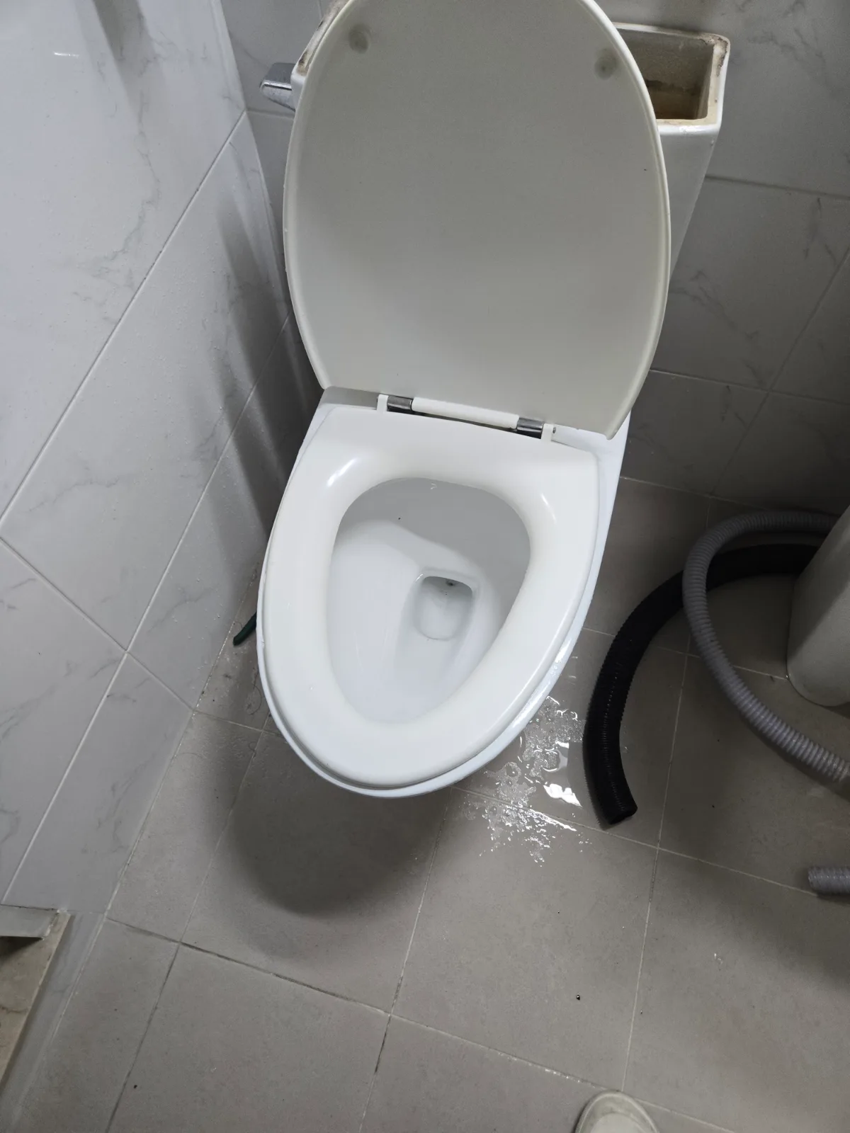 강남구 논현동 변기막힘 물이 빠지지 않고 고여 있는 강남구 논현동 원룸 화장실 변기막힘 상태