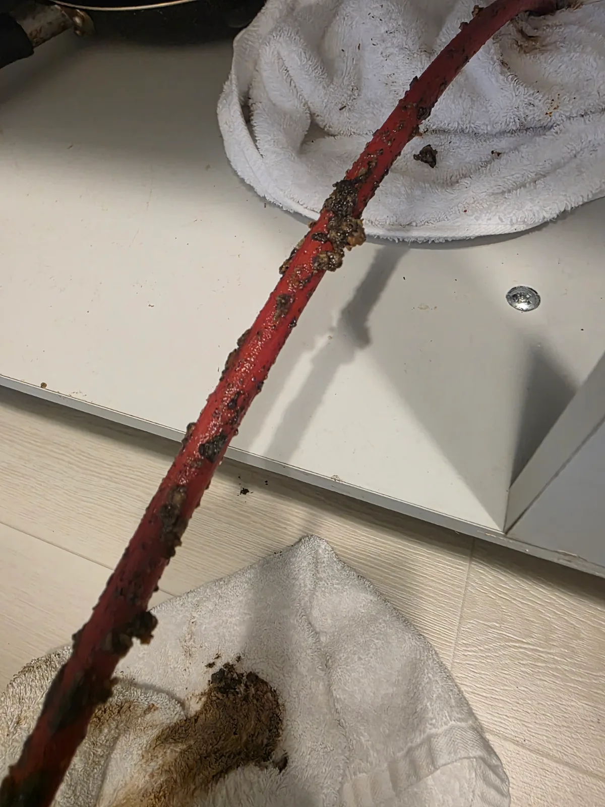 광진구 능동 싱크대막힘 광진구 능동 싱크대막힘, 샤프트 케이블에 부착된 기름성 이물질